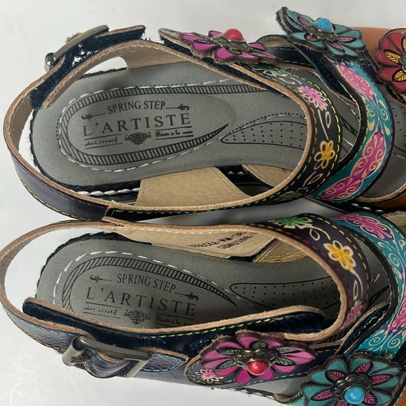 L’Artiste Spring Step Rebecka leather flowered EU 36 US 5.5-6 hook/latch sandals - Picture 7 of 8